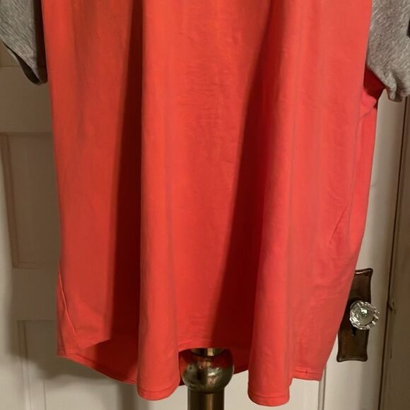 NWOT 2XL Hanes melon/salmon color w/gray short sleeves rounded hem shirt - Picture 6 of 14